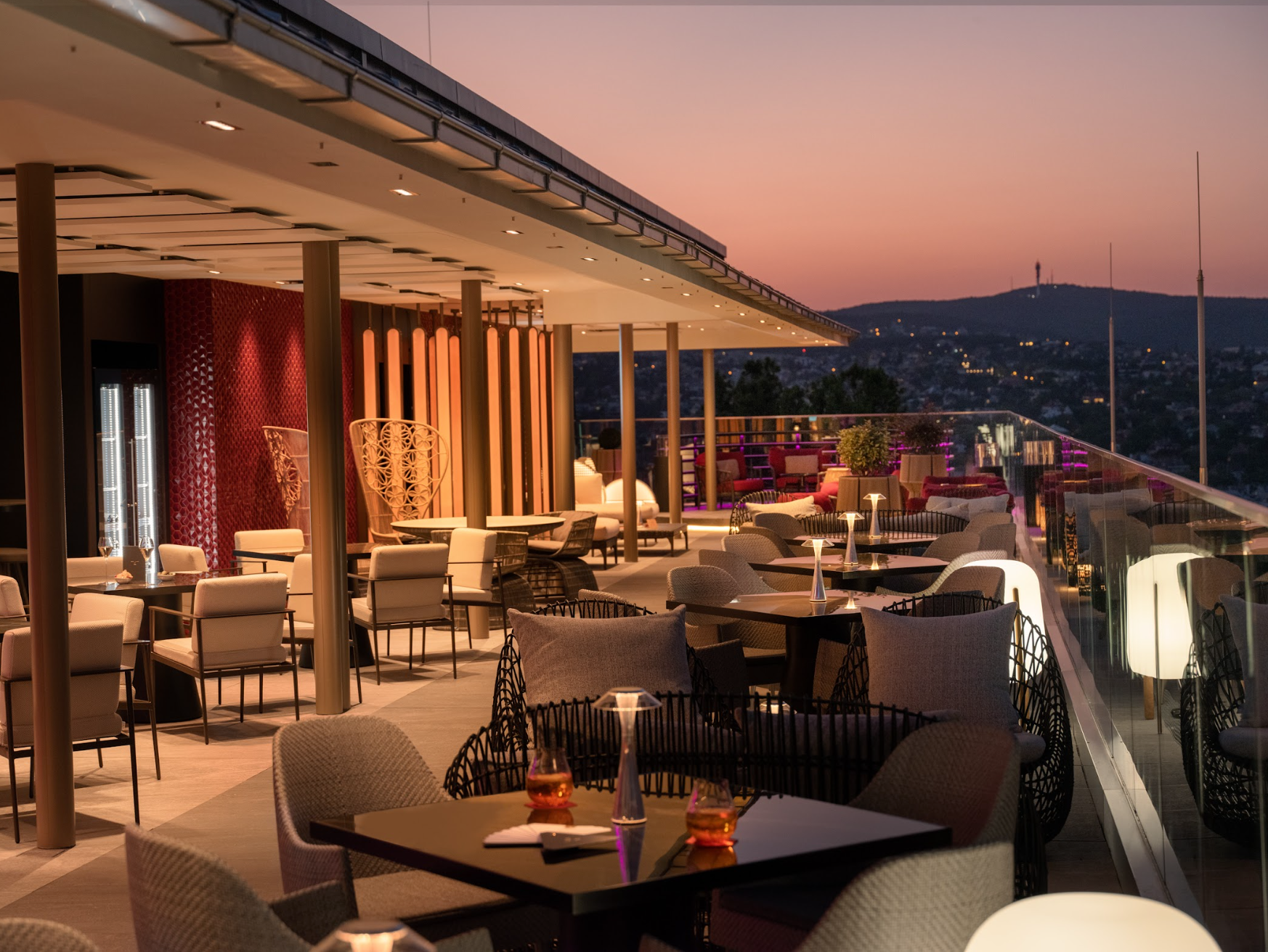 White Raven Skybar & Lounge