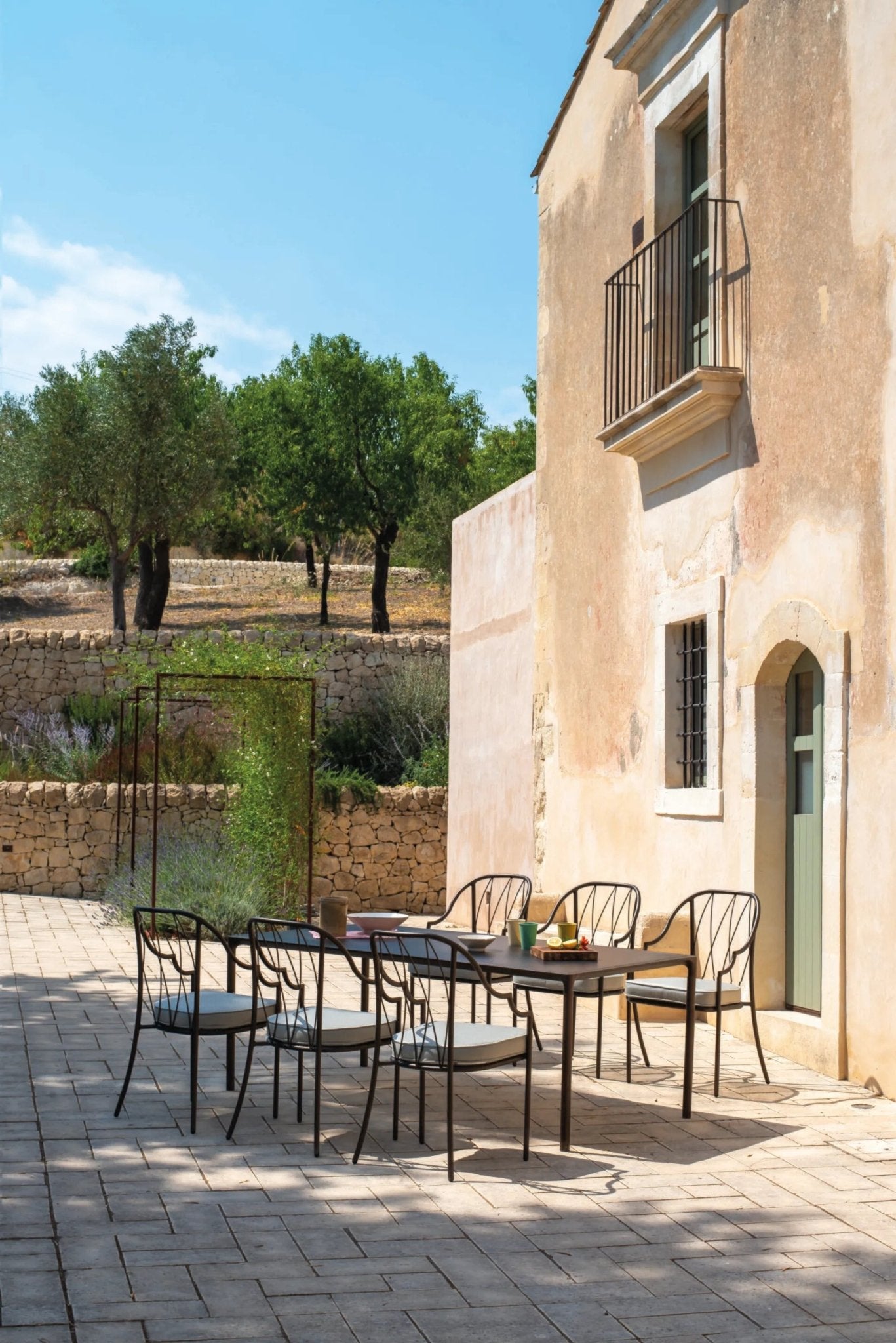 COMO - Basic Collection Kft.