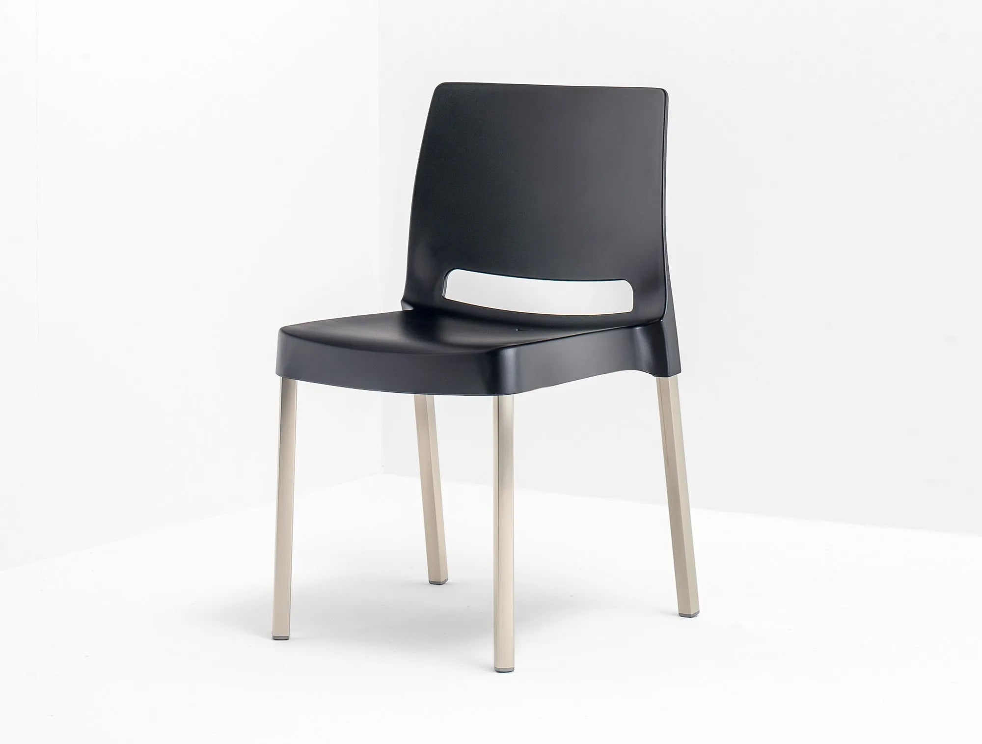 JOI - Basic Collection Kft.