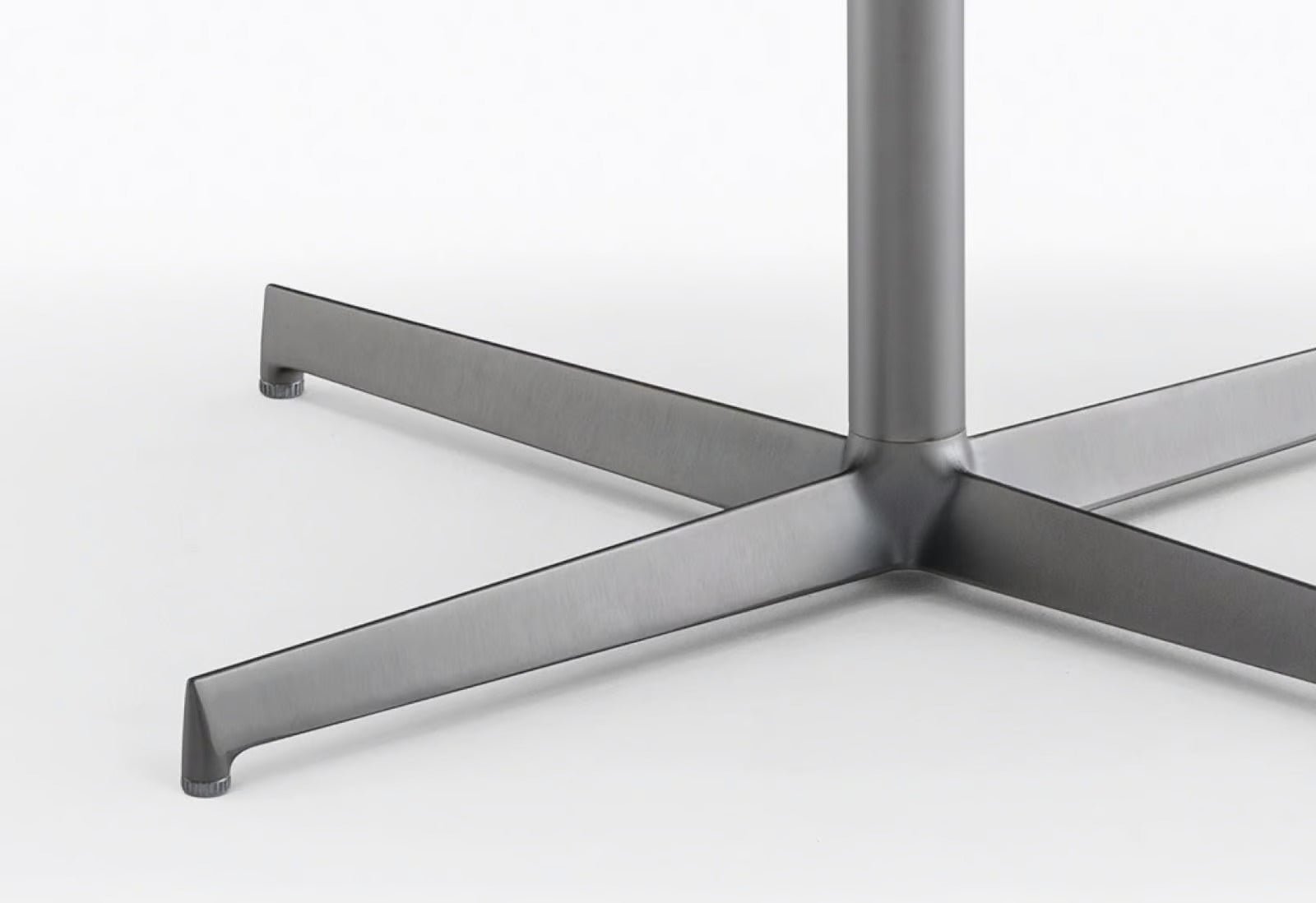 LAJA 5424 | Round table - Basic Collection Kft.