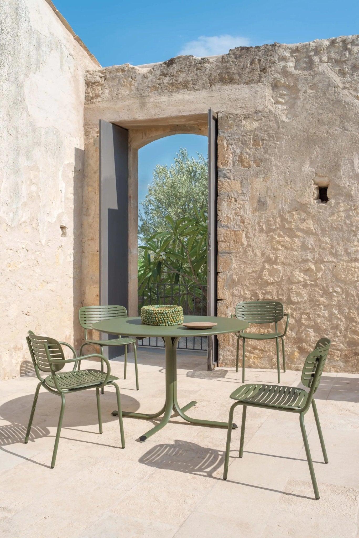 MOM - Basic Collection Kft.