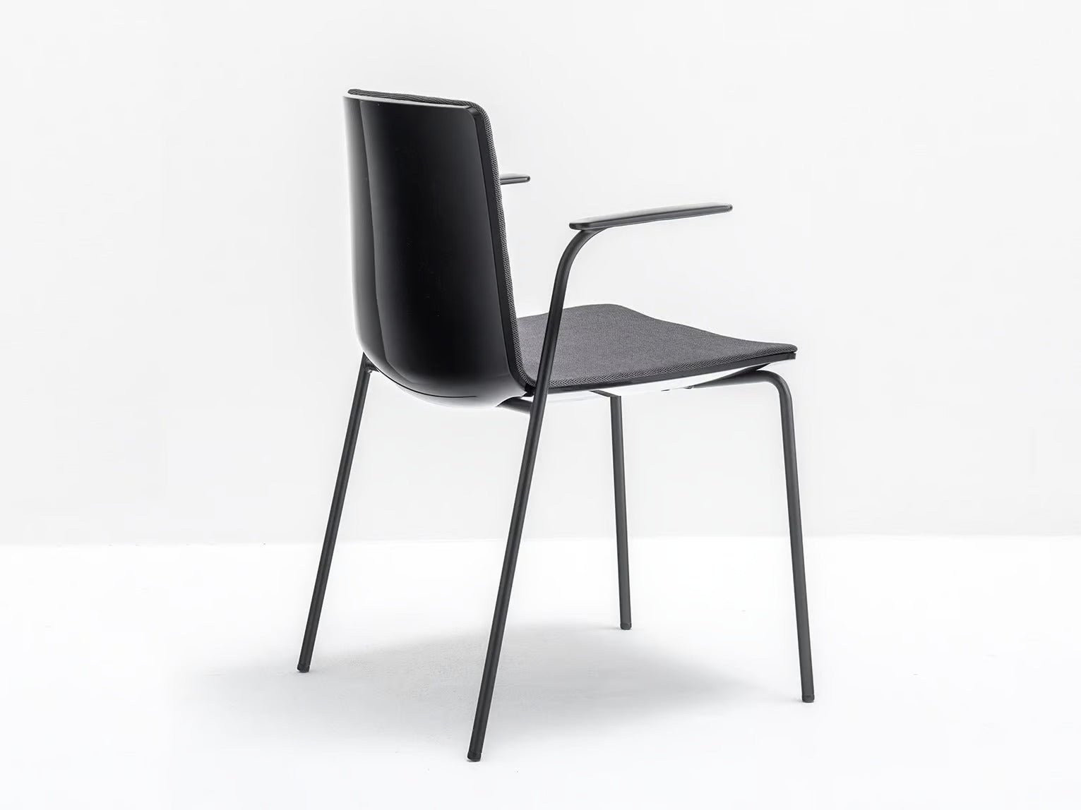 NOA 726 - Basic Collection Kft.