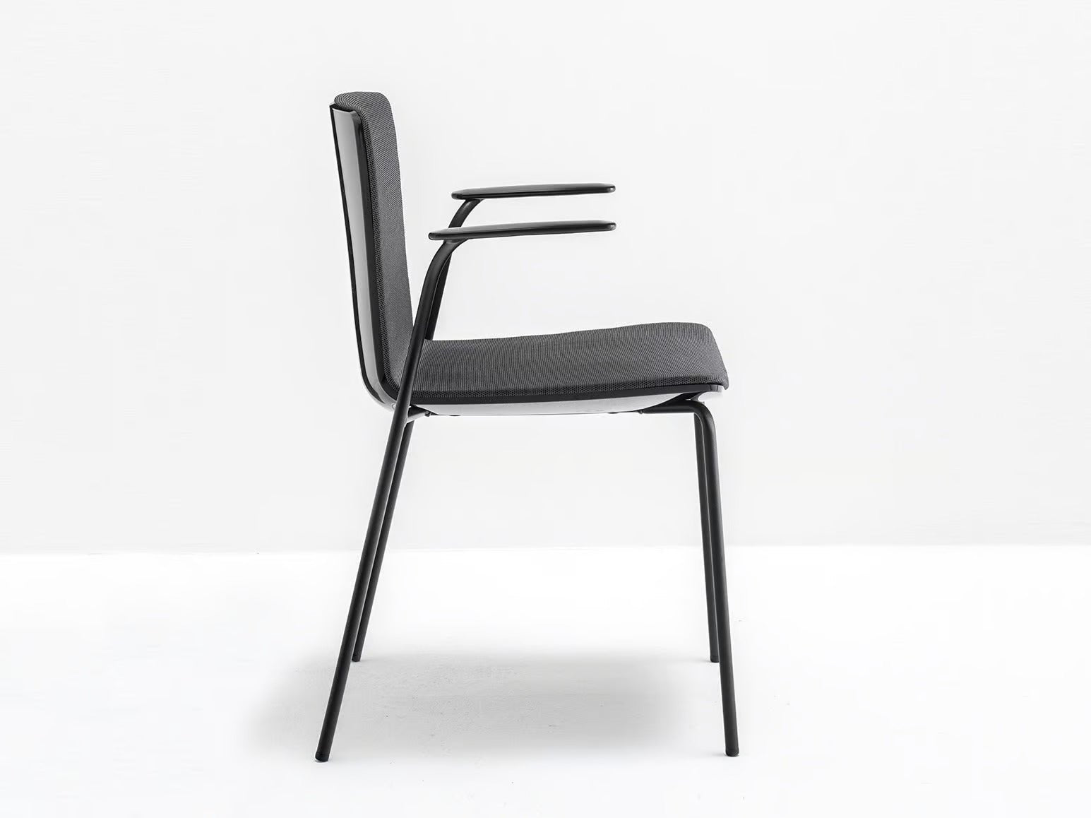 NOA 726 - Basic Collection Kft.