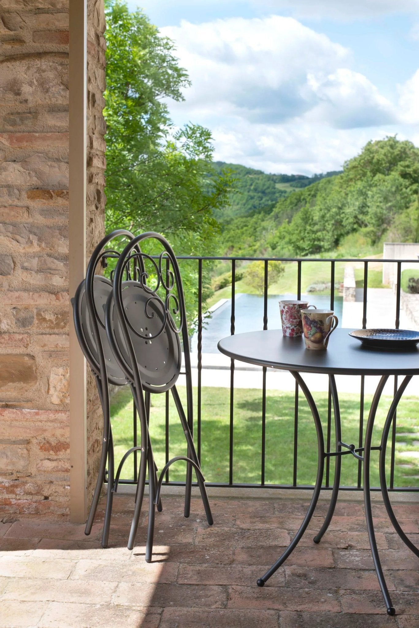 PIGALLE - Basic Collection Kft.