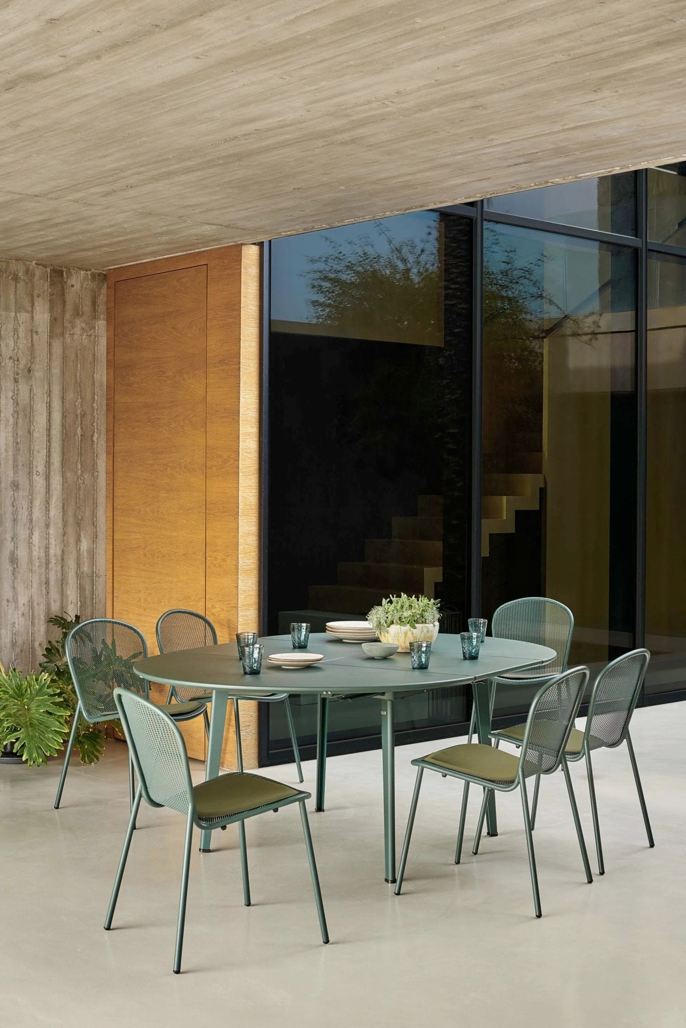 PLUS4 - Basic Collection Kft.